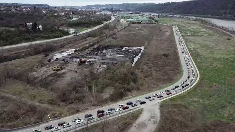 PhotoCredit to Andrew Rush_March 30 2020_Hundreds of cars lined up at the Greater Pittsburgh Community FoodBank